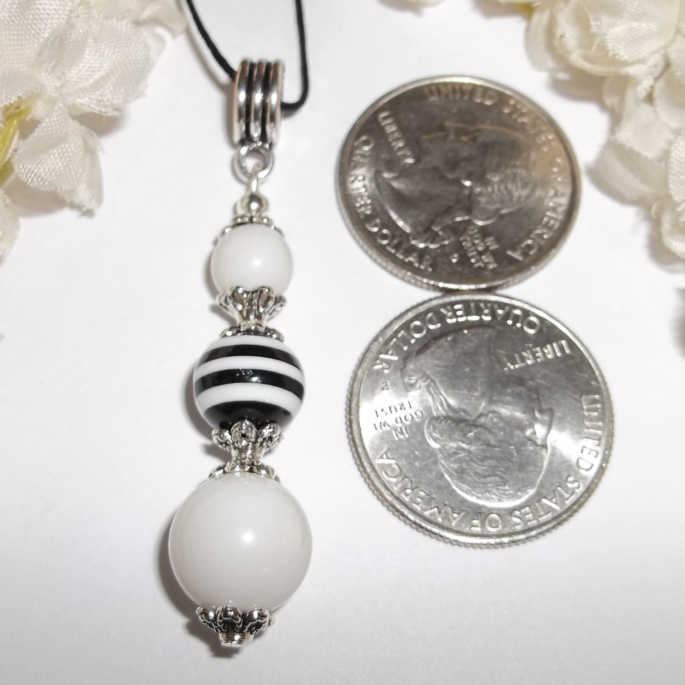 Black & White Stripe Necklace Handmade NWT 4999 - Picture 2 of 8